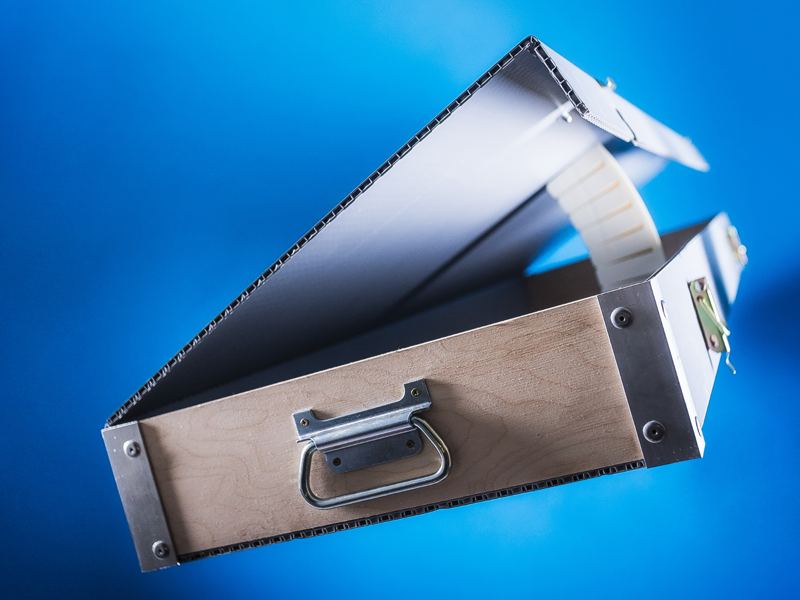 DESIGNED PACKAGING  PRIVNI OBALOVA